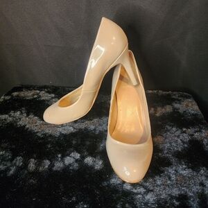 Ann Taylor Nude Size 7M Heels ** Please see Description**